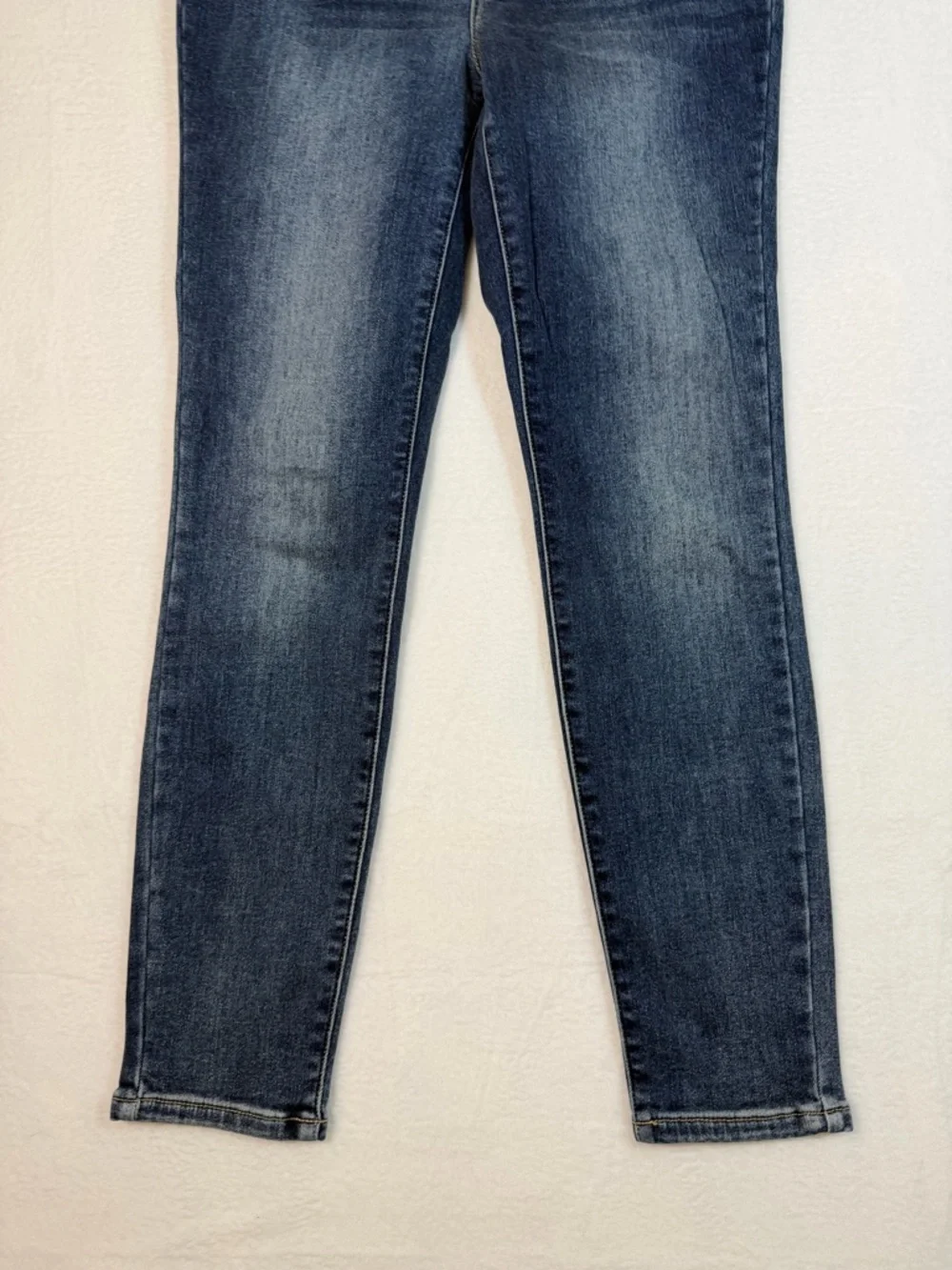 Judy Blue Full‎ Size Mid-Rise Waist Skinny Jeans with Pockets New without Tags